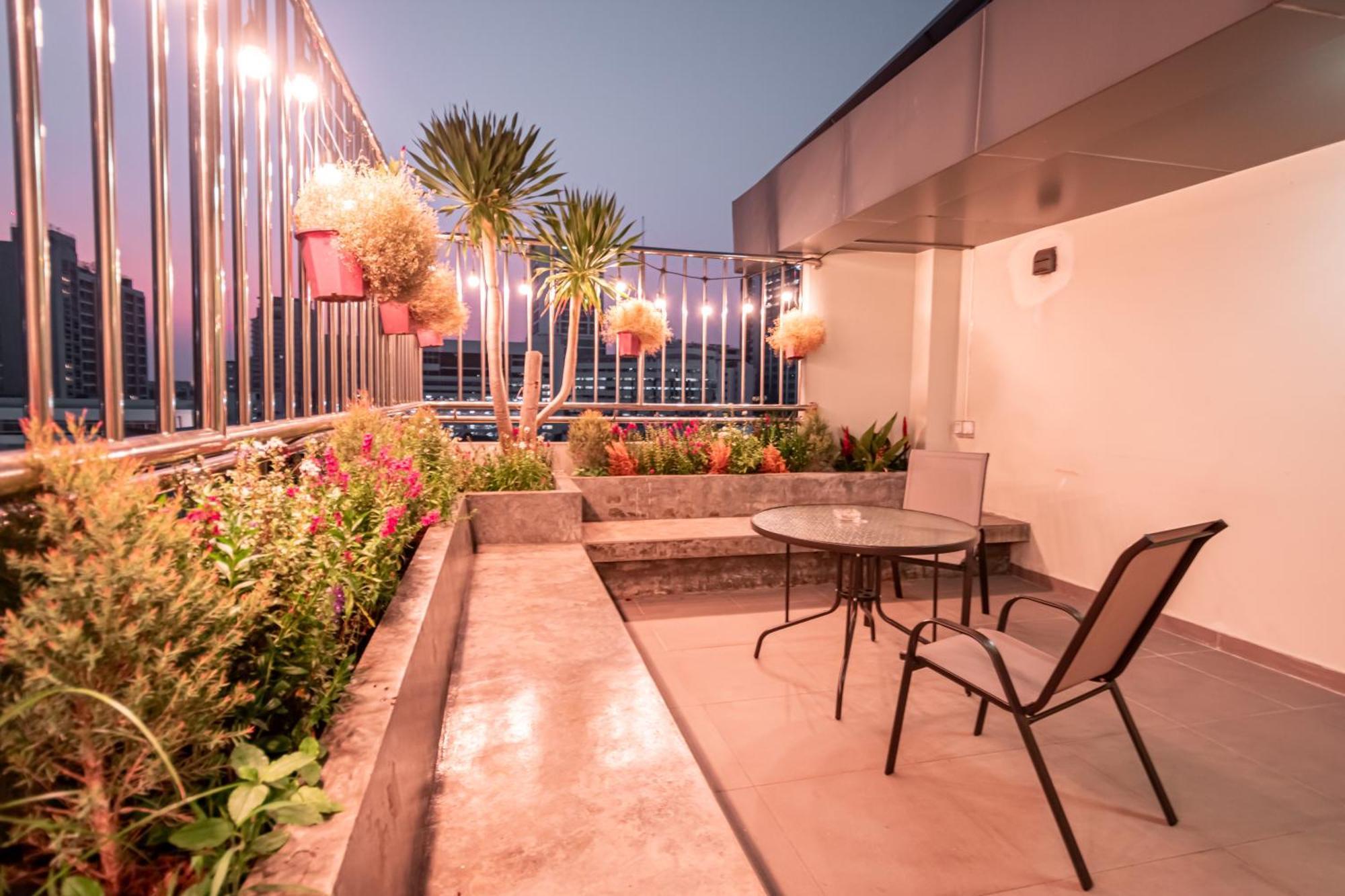 Hotel The Victory View (Adults Only) Bangkok Exterior foto